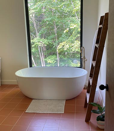 Chalet japandi à louer laurentides bain avec vue