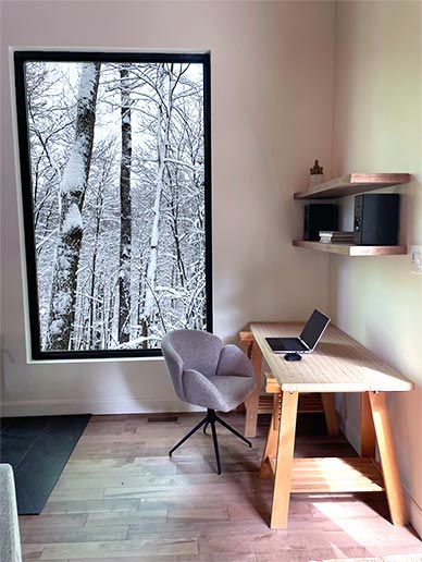 Bureau pour télétravail en nature dans la forêt laurentienne chalet à louer