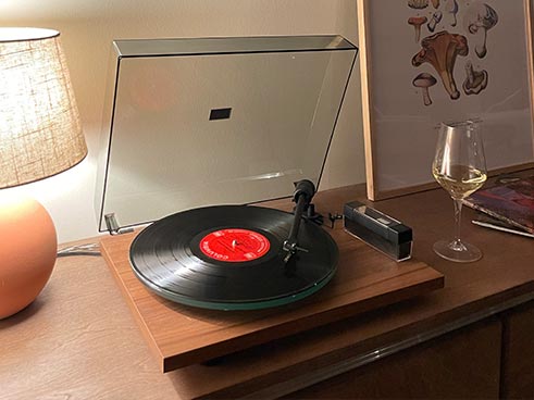Table tournante avec vinyl dans le chalet à louer dans les Laurentides